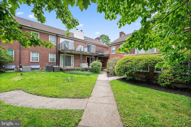 922 Montgomery Ave Unit E2, Bryn Mawr, PA 19010 - surrounding community featuring a lawn
