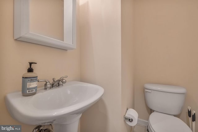3334 Castle Ridge Cir Unit 8, Silver Spring, MD 20904 - bathroom with a sink and toilet