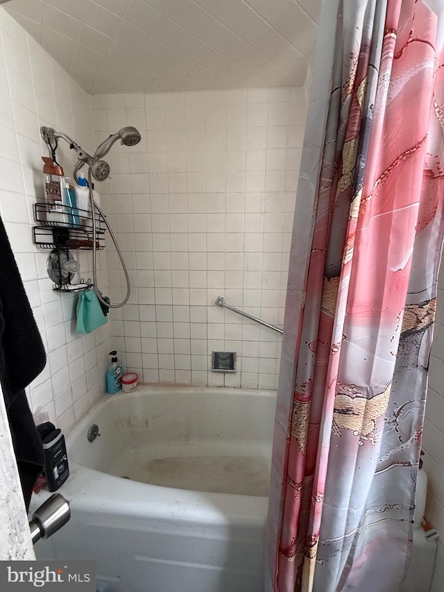 126 Birch St, Shamokin, PA 17872 - bathroom featuring shower / bathtub combination with curtain