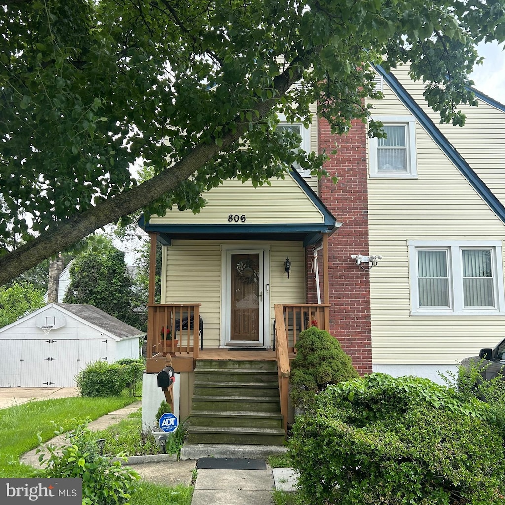 view of front facade with a porch
