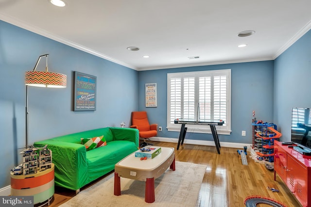 5526 Macarthur Blvd NW, Washington, DC 20016 - recreation room with ornamental molding, wood finished floors, baseboards, and recessed lighting