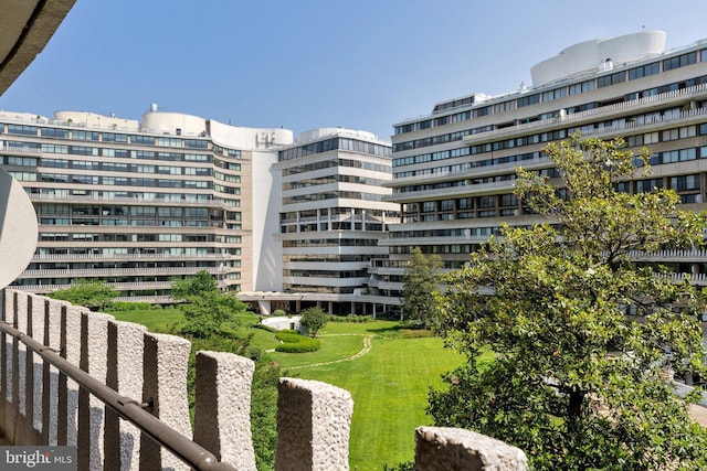 view of apartment building / complex