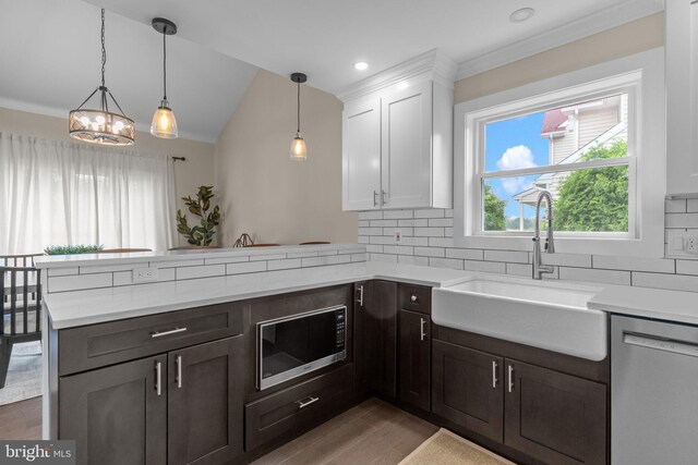 669 Worthington Dr, Warminster, PA 18974 - kitchen with appliances with stainless steel finishes, a sink, a peninsula, light countertops, and recessed lighting