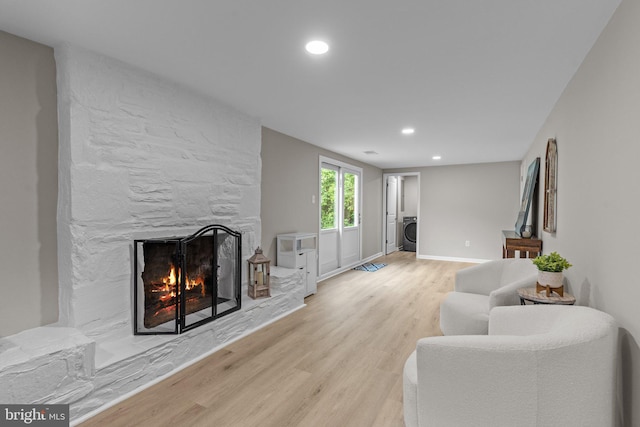 669 Worthington Dr, Warminster, PA 18974 - living area featuring washer / dryer, a fireplace, light wood finished floors, recessed lighting, and baseboards