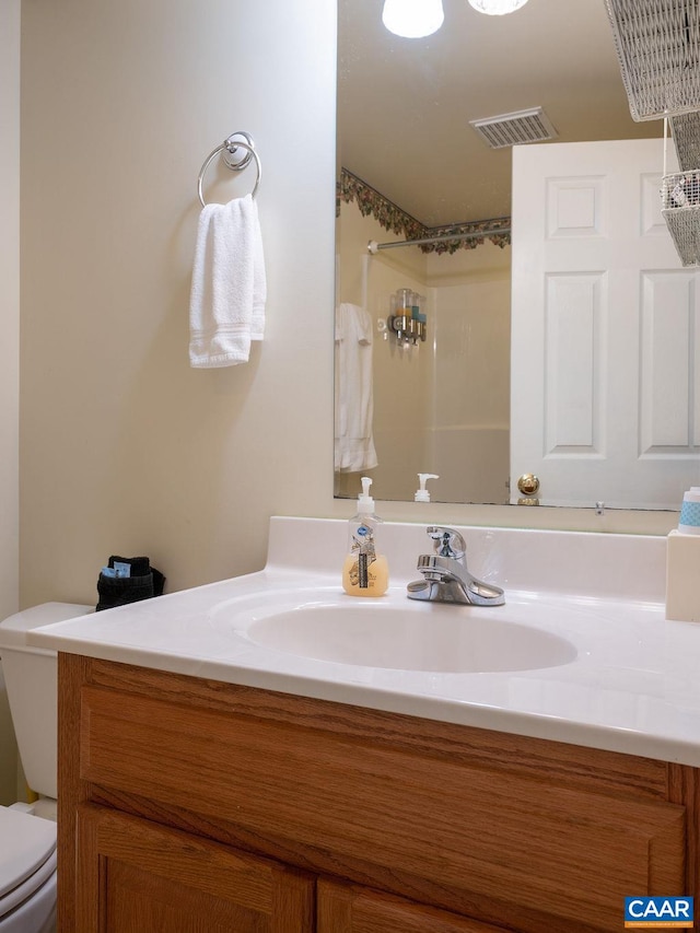 full bath featuring a shower, toilet, and vanity