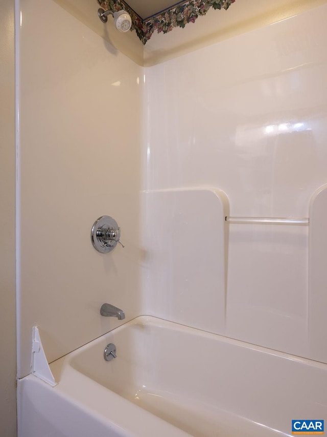 bathroom with washtub / shower combination