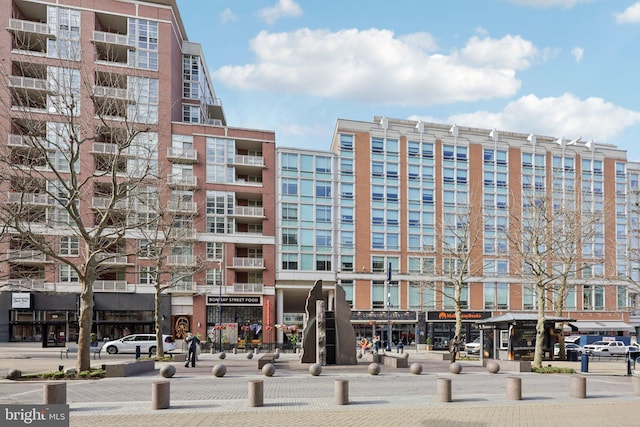view of apartment building / complex