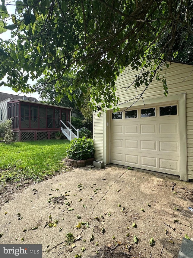 5622 Pilgrim Rd, Baltimore, MD 21214 - garage with driveway