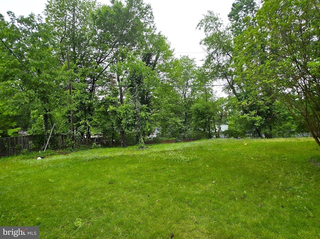 view of yard featuring fence