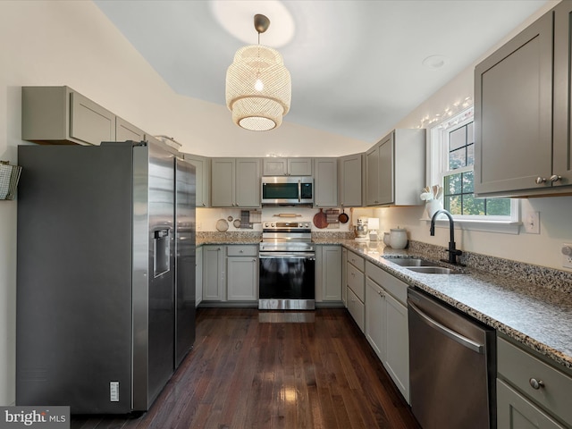439 Windy Way, Front Royal, VA 22630 - kitchen with appliances with stainless steel finishes, a sink, gray cabinets, lofted ceiling, and dark wood-type flooring