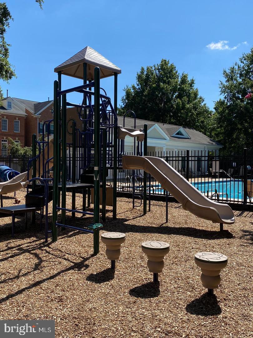 1604 Hunting Creek Dr Unit B, Alexandria, VA 22314 - view of community play area