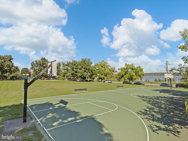 1604 Hunting Creek Dr Unit B, Alexandria, VA 22314 - view of sport court with community basketball court and a yard