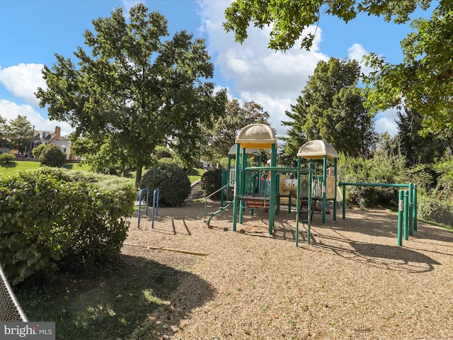 1604 Hunting Creek Dr Unit B, Alexandria, VA 22314 - view of community jungle gym