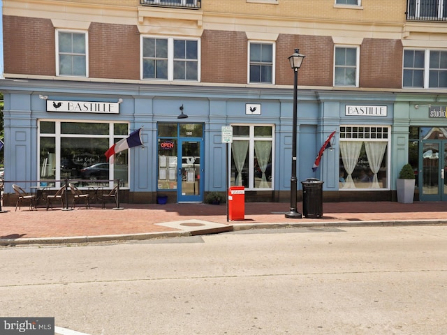 1604 Hunting Creek Dr Unit B, Alexandria, VA 22314 - property entrance with brick siding