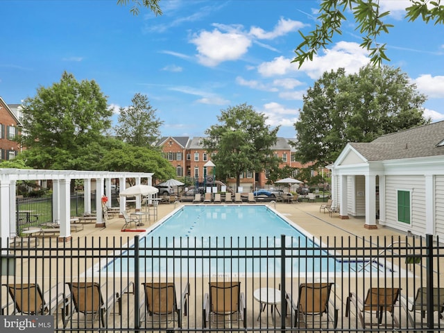 1604 Hunting Creek Dr Unit B, Alexandria, VA 22314 - community pool with a patio