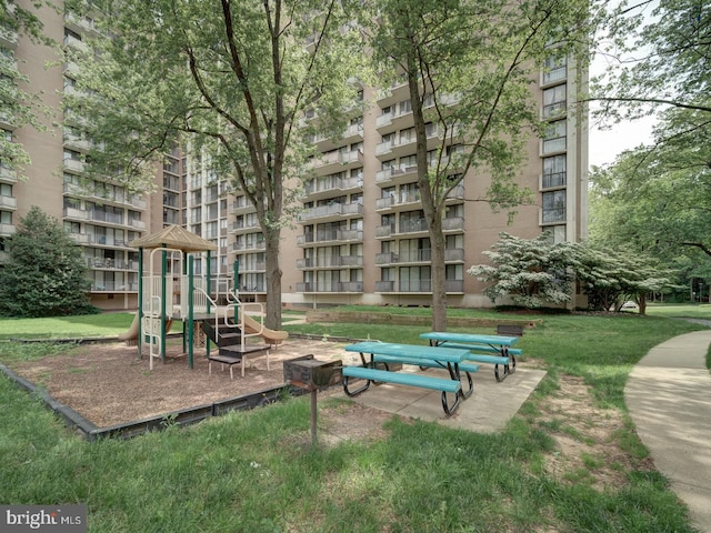 6100 Westchester Park Dr Unit 804, College Park, MD 20740 - view of property's community featuring a yard
