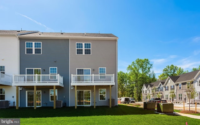 14 Chesapeake Ln Unit C, La Plata, MD 20646 - back of house featuring central AC unit, a lawn, and a residential view