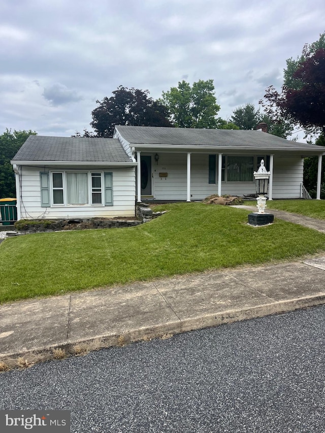 313 Northfield Ave, Waynesboro, PA 17268 - single story home featuring a front yard