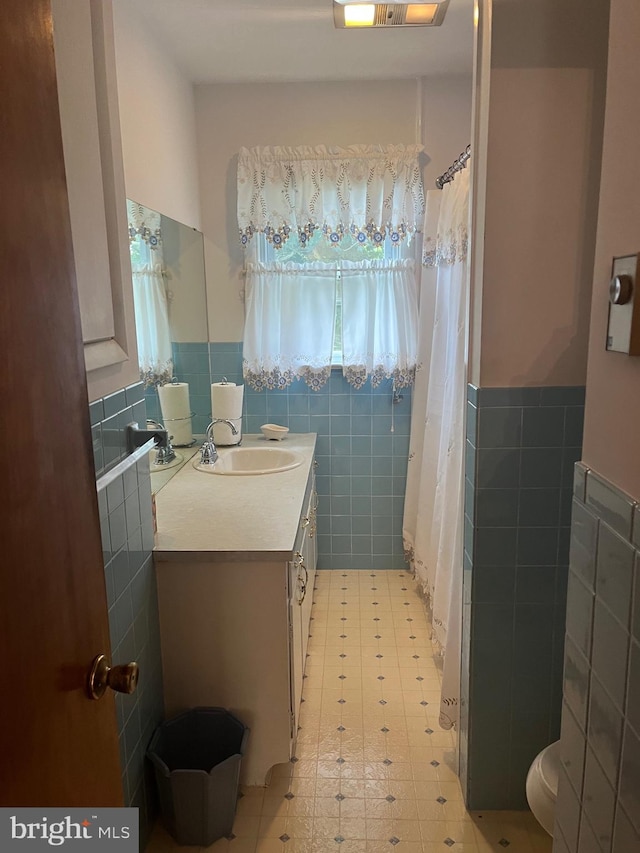 313 Northfield Ave, Waynesboro, PA 17268 - full bathroom with tile walls, vanity, a wainscoted wall, curtained shower, and tile patterned floors