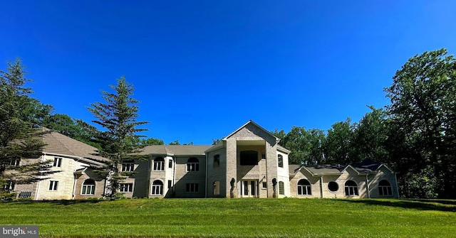 6 Evan Way, Pikesville, MD 21208 - view of front facade featuring a front lawn