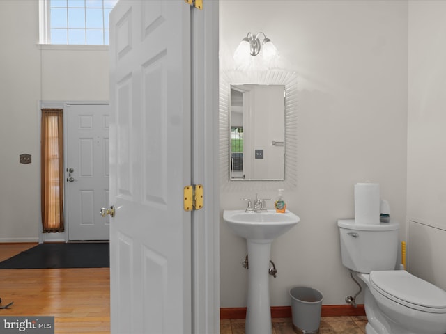 5204 Spanish Dollar Ct, Woodbridge, VA 22193 - half bath featuring toilet and baseboards