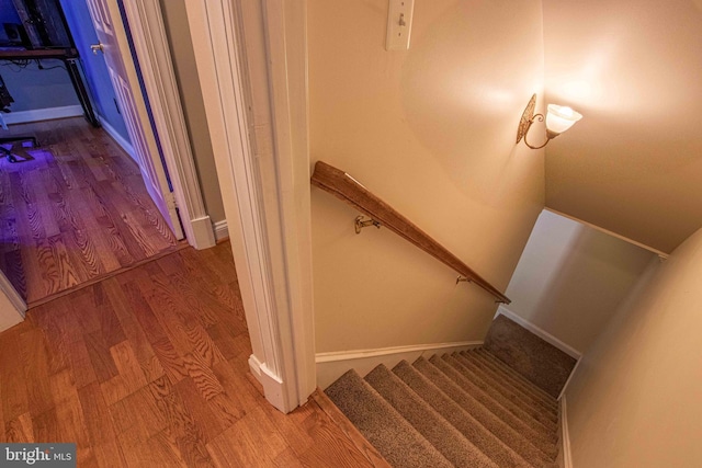 14365 Salsbury Ct, Woodbridge, VA 22193 - stairway with wood finished floors and baseboards