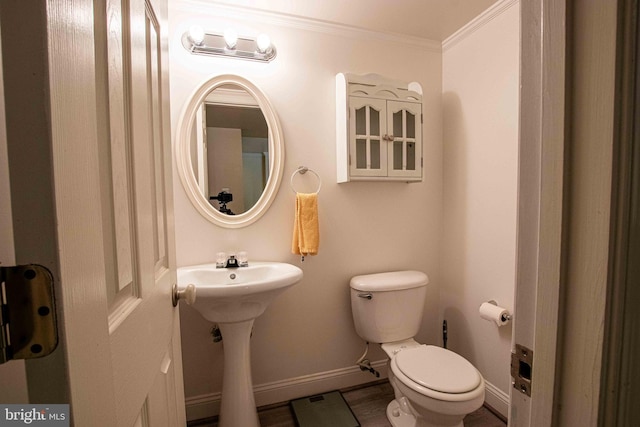 14365 Salsbury Ct, Woodbridge, VA 22193 - half bathroom with toilet, baseboards, ornamental molding, and a sink