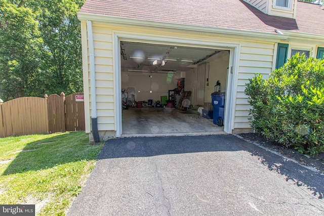 14365 Salsbury Ct, Woodbridge, VA 22193 - garage with driveway
