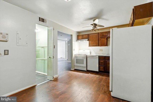 kitchen with white appliances, a ceiling fan, dark wood-style flooring, and baseboards