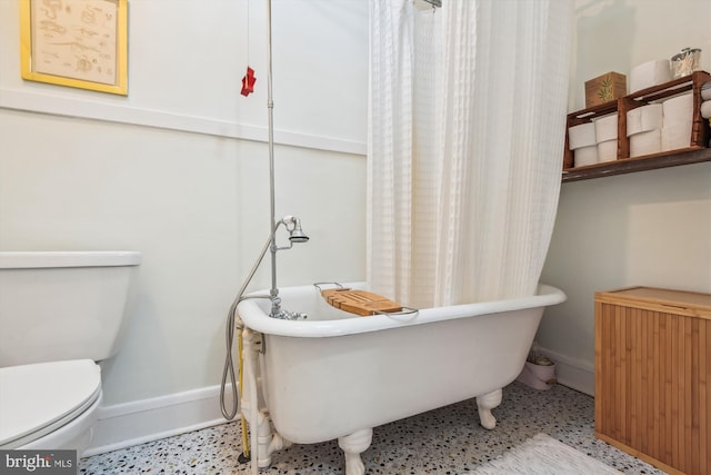 1132 Roland Heights Ave, Baltimore, MD 21211 - bathroom with toilet, a soaking tub, and baseboards