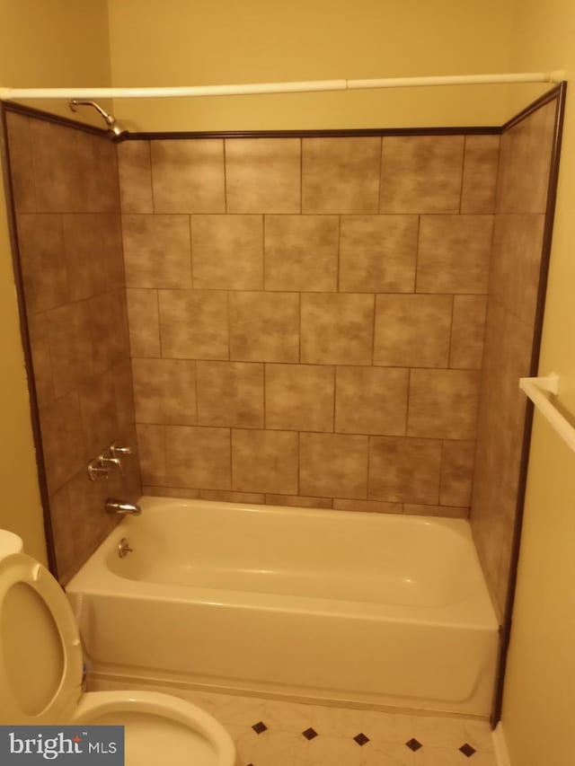 28 Ridgewood Pl, Willingboro, NJ 08046 - full bath featuring toilet, tile patterned flooring, and bathing tub / shower combination