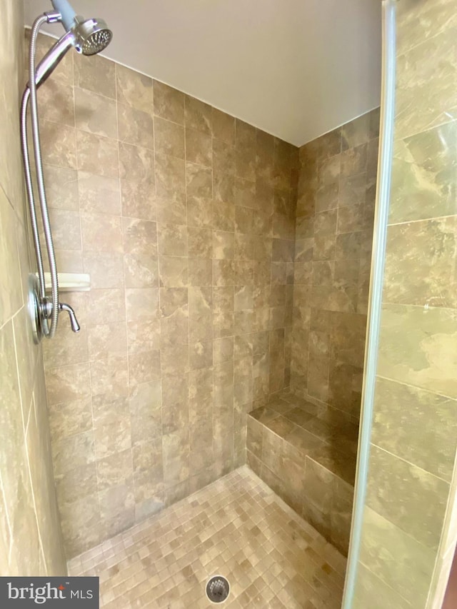 bathroom with a tile shower