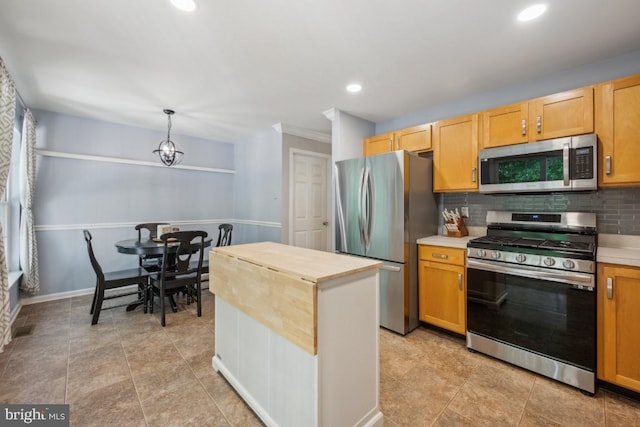kitchen with stainless steel appliances, tasteful backsplash, recessed lighting, baseboards, and pendant lighting