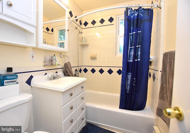 715 Susquehanna Cir, Newark, DE 19711 - full bathroom with shower / bath combo with shower curtain, vanity, and toilet