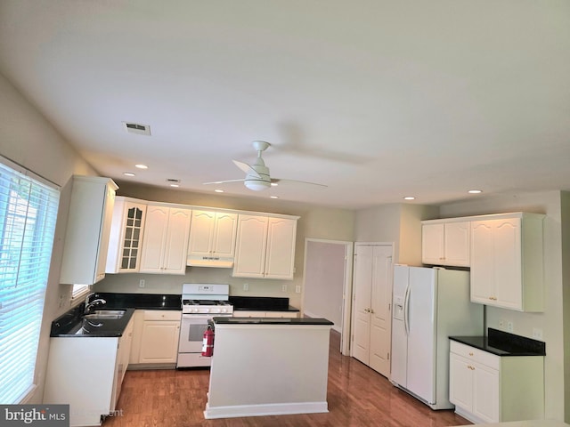 10 Honeyflower, Bordentown, NJ 08620 - kitchen featuring white appliances, a sink, dark countertops, a kitchen island, and ceiling fan