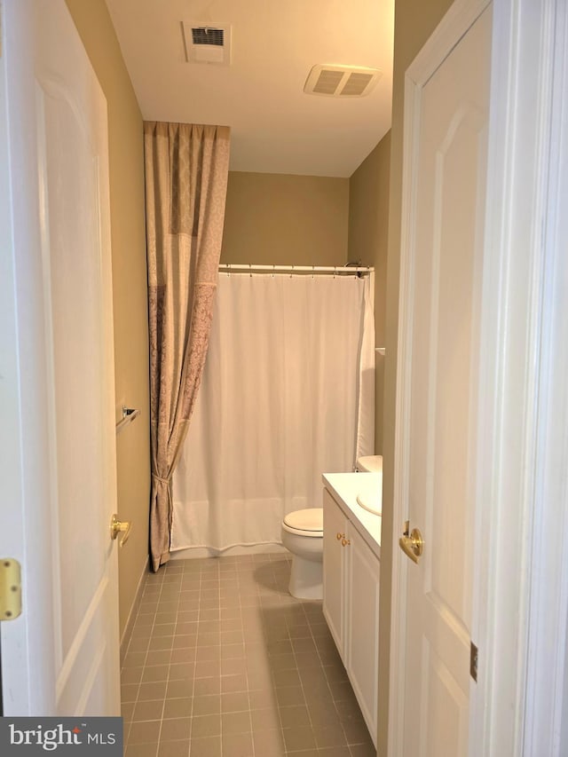 10 Honeyflower, Bordentown, NJ 08620 - full bathroom featuring vanity, tile patterned floors, toilet, and a shower with curtain