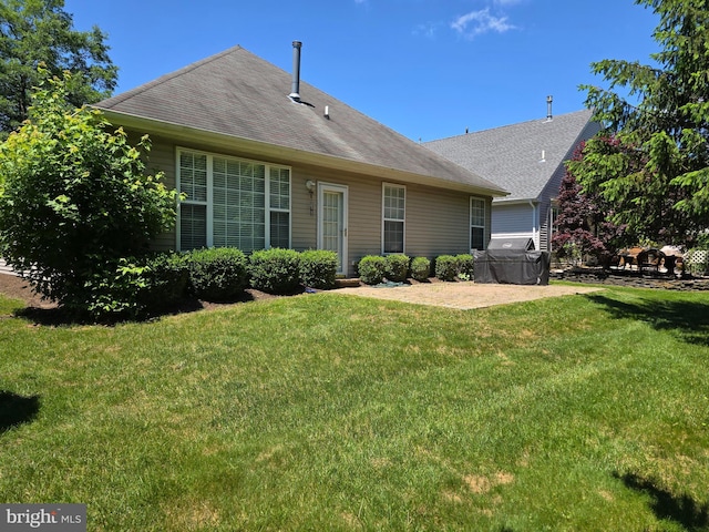 10 Honeyflower, Bordentown, NJ 08620 - back of house with a lawn