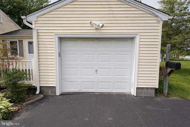 407 Elizabeth St, Georgetown, DE 19947 - detached garage with driveway