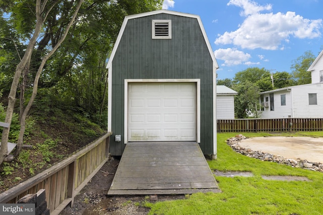 view of detached garage