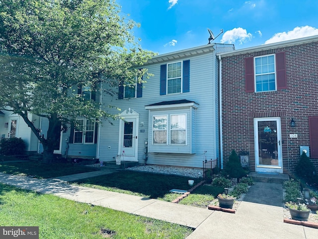 110 Stull Ct, Thurmont, MD 21788 - view of property featuring a front lawn and entry steps