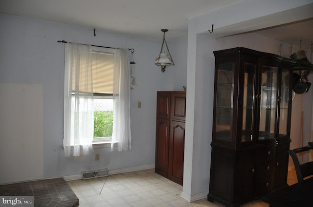 2147 Cloverleaf Rd, Mount Joy, PA 17552 - dining room featuring light floors