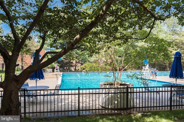 3100 S Manchester St S Unit 915, Falls Church, VA 22044 - community pool with a patio area