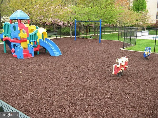 3100 S Manchester St S Unit 915, Falls Church, VA 22044 - view of community play area