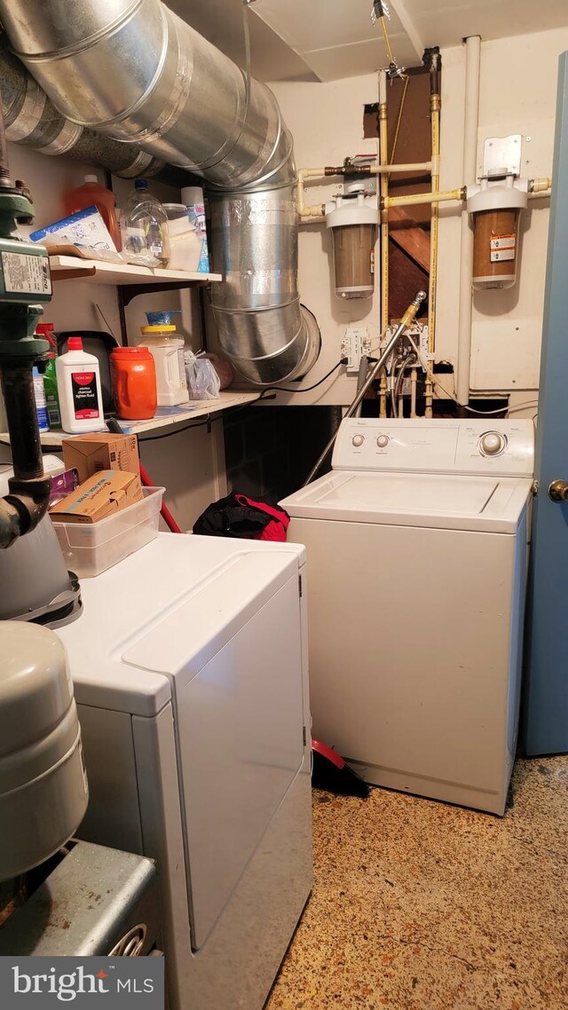 15030 Alabama Ave, Woodbridge, VA 22191 - clothes washing area with washing machine and clothes dryer