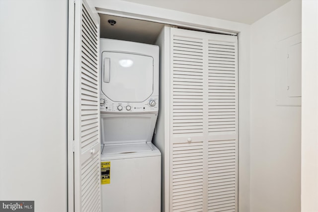 1001 N Vermont St Unit 812, Arlington, VA 22201 - laundry room featuring estacked washer and dryer