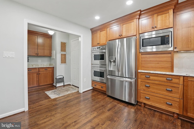 8346 Argent Cir, Fairfax Station, VA 22039 - kitchen featuring appliances with stainless steel finishes, dark wood-type flooring, baseboards, and recessed lighting