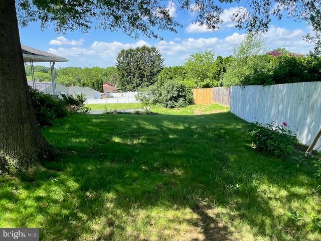 1155 Loop Dr, Harrisburg, PA 17112 - view of yard