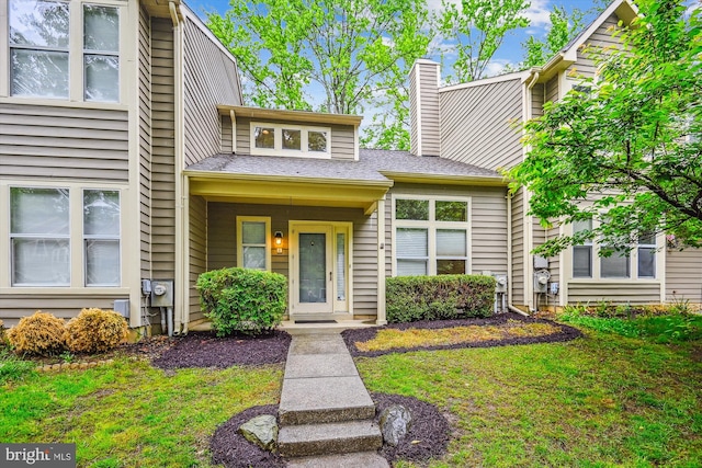 8 Ashford Ct, Annapolis, MD 21403 - view of front facade featuring a chimney and a front lawn