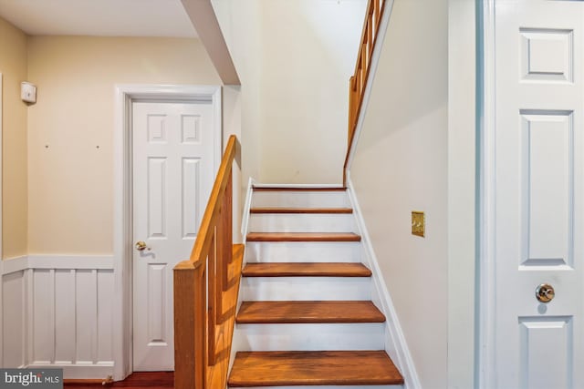 8 Ashford Ct, Annapolis, MD 21403 - view of stairs