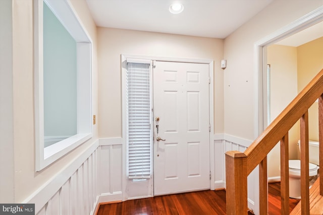 8 Ashford Ct, Annapolis, MD 21403 - entryway with dark wood finished floors and recessed lighting